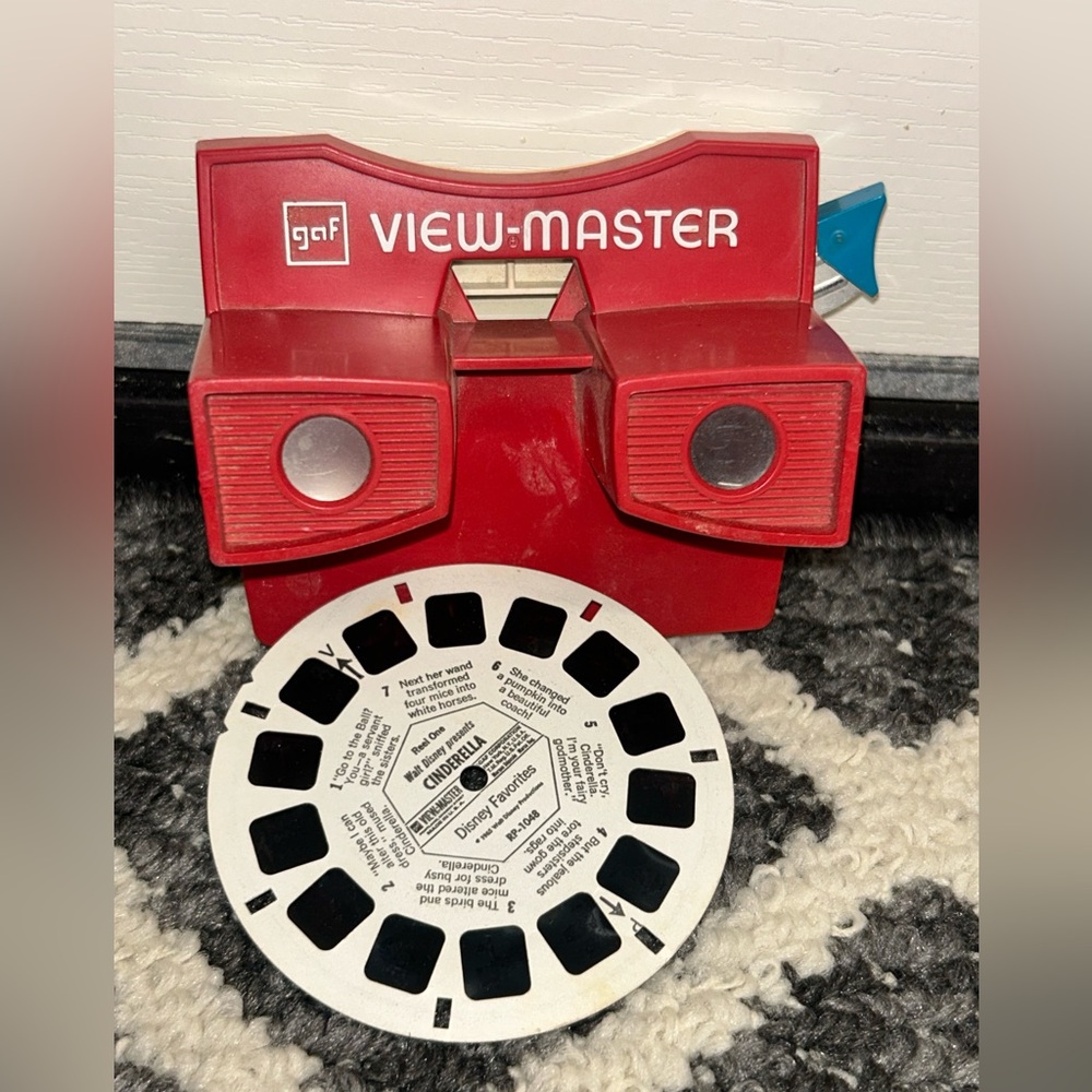 VINTAGE VIEW-MASTER‎ - Vintage Red & White with Blue Lever - GAF - 3-D Viewer